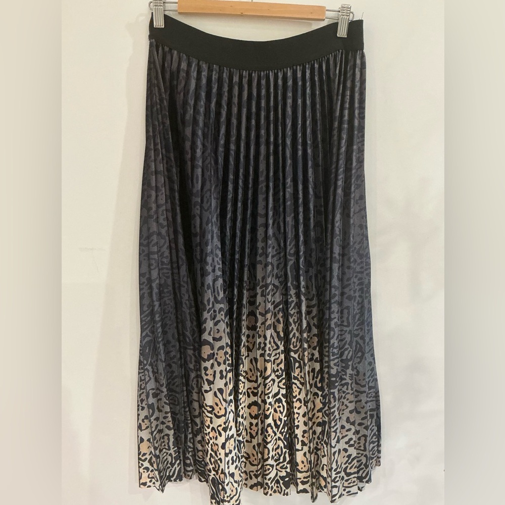 NWOT Lucy Paris Pleated Leopard Print Maxi Skirt